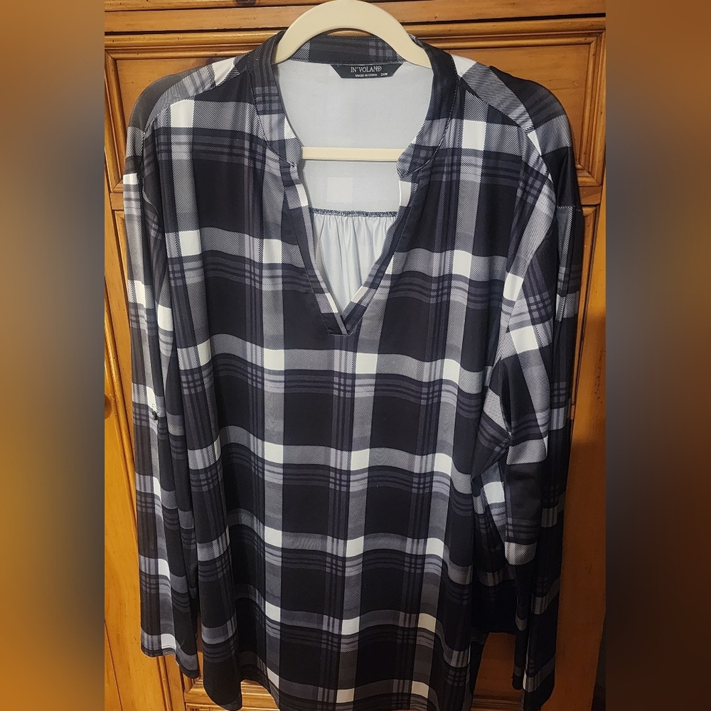 INVOLAND Womens Plus Size V-Neck Blk/Wht Plaid Blouse